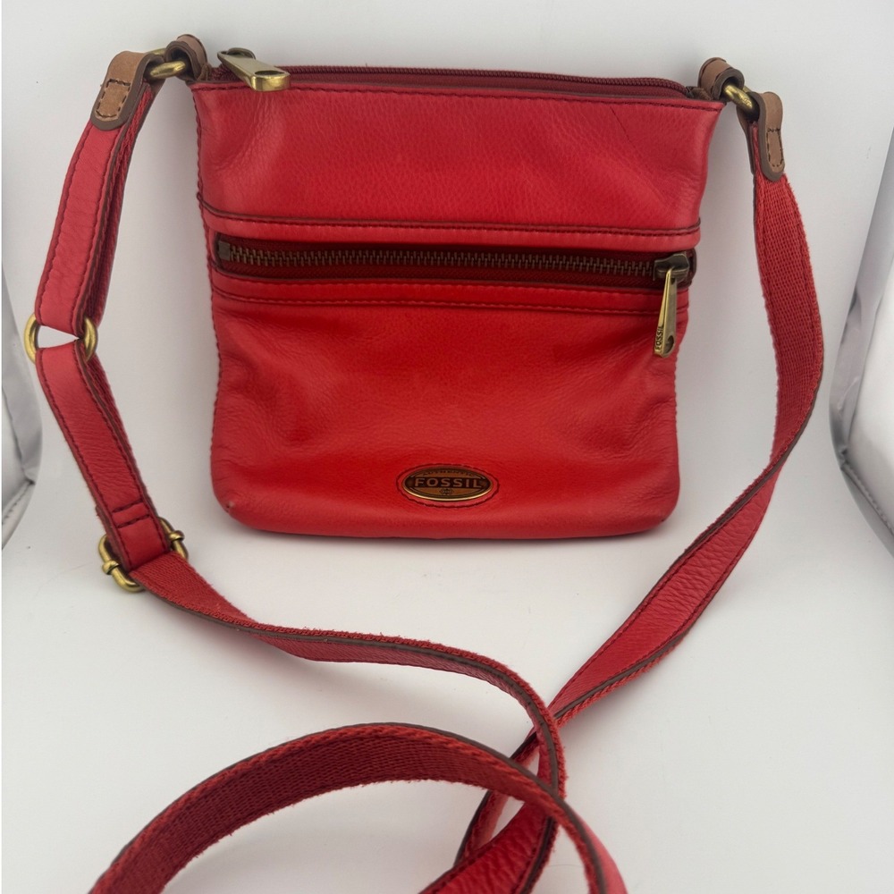 Fossil Red Pebbled Leather Small Crossbody Bag Brass Hardware Adjustable Strap